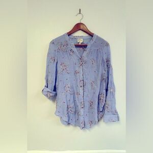Fig & Flower Anthropologie Periwinkle Embroidered Floral Rollup Sleeve button up